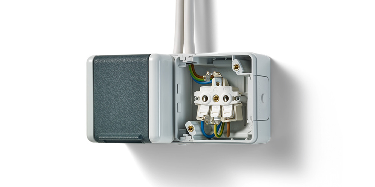 Doppelsteckdose mit Trennsteg bei Elektro-Behringer GmbH & Co. KG in Hasloch