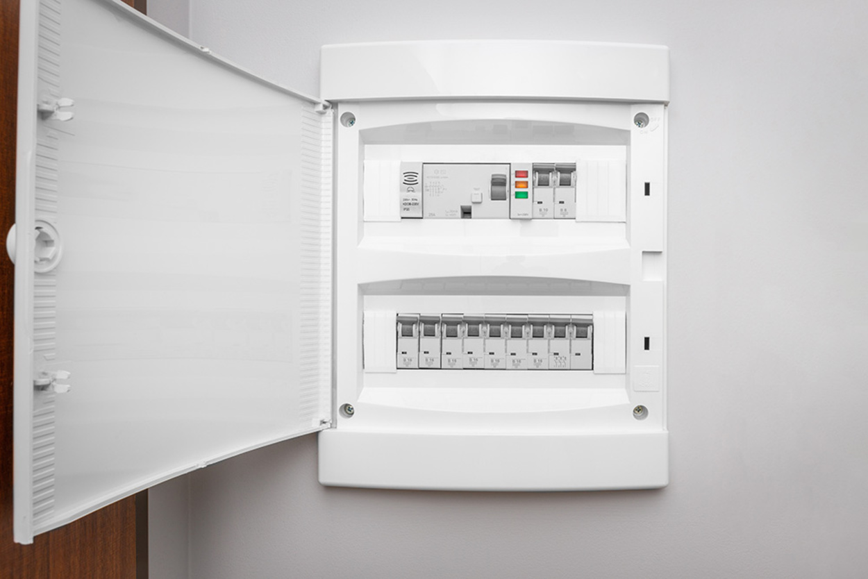 Über­spannungs­schutz bei Elektro-Behringer GmbH & Co. KG in Hasloch