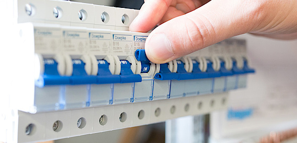 Schalt­schrank­bau bei Elektro-Behringer GmbH & Co. KG in Hasloch