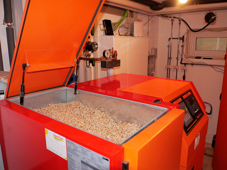 Palletheizung2 bei Elektro-Behringer GmbH & Co. KG in Hasloch