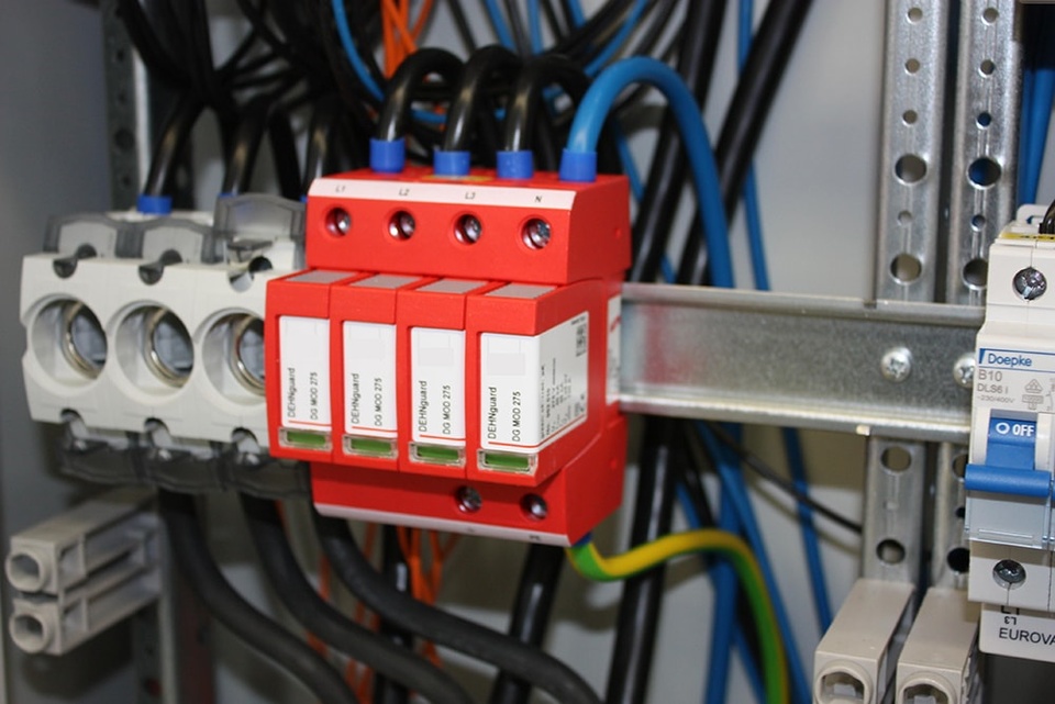 U berspannungsschutz bei Elektro-Behringer GmbH & Co. KG in Hasloch